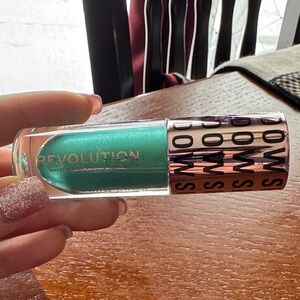 Revolution Obsessed Liquid Shadow Bomb